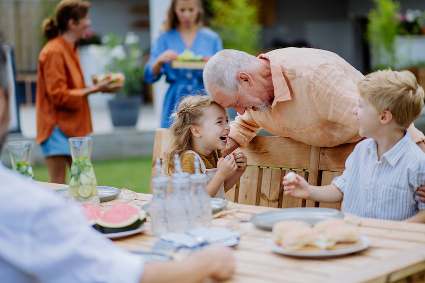 Outdoor Entertaining iht Family